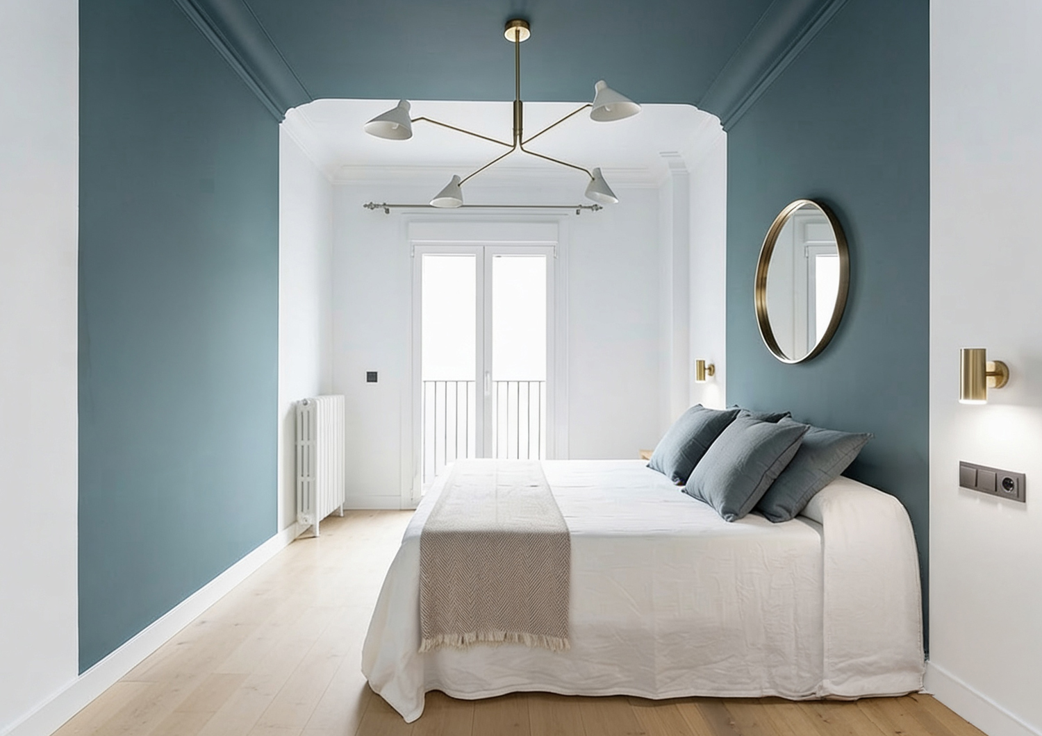 Peinture bleu gris chambre, peinture mur et plafond, peinture tête de lit