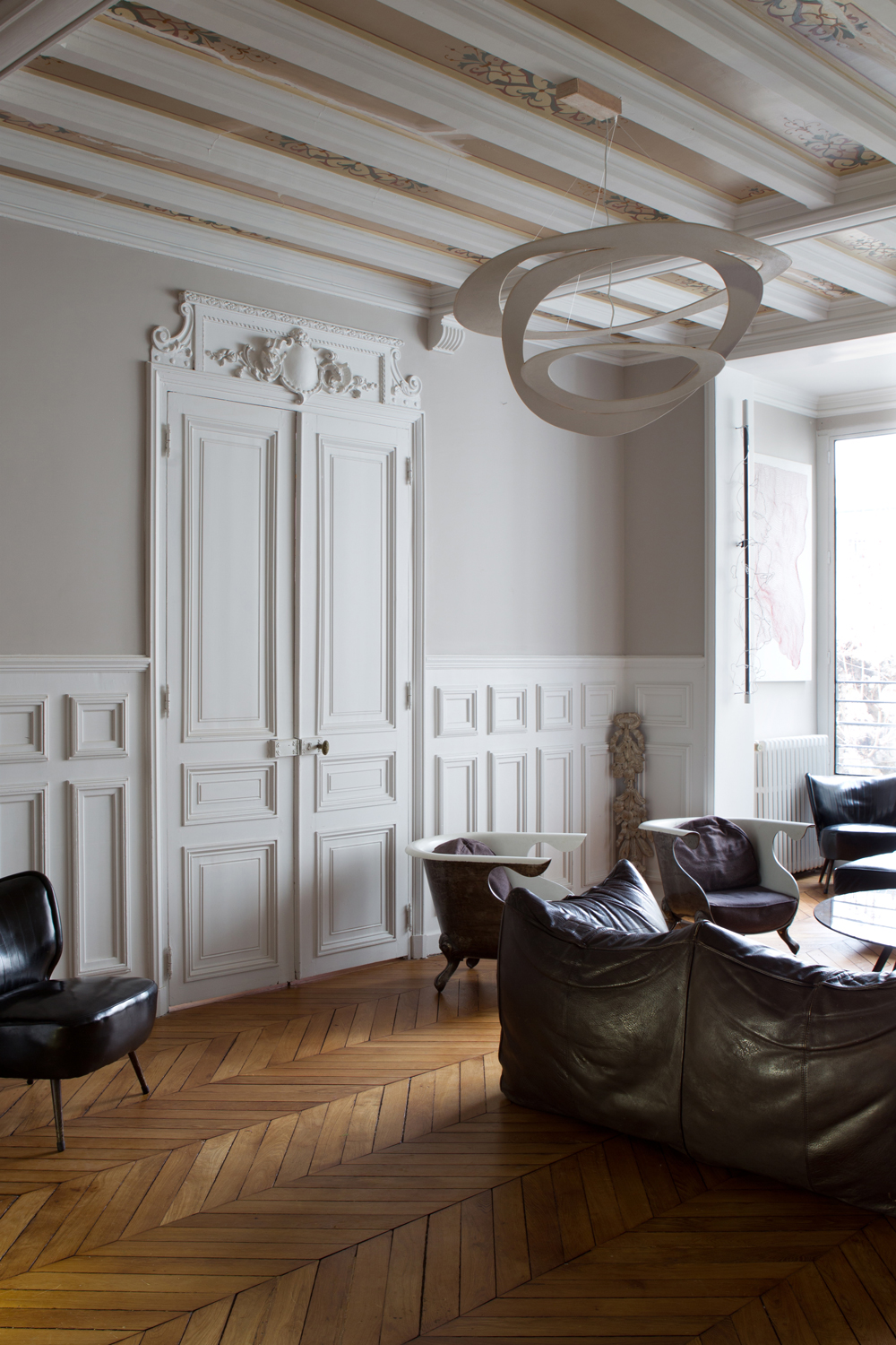 salon-porte-avec-moulure-arum-peinture-tollens