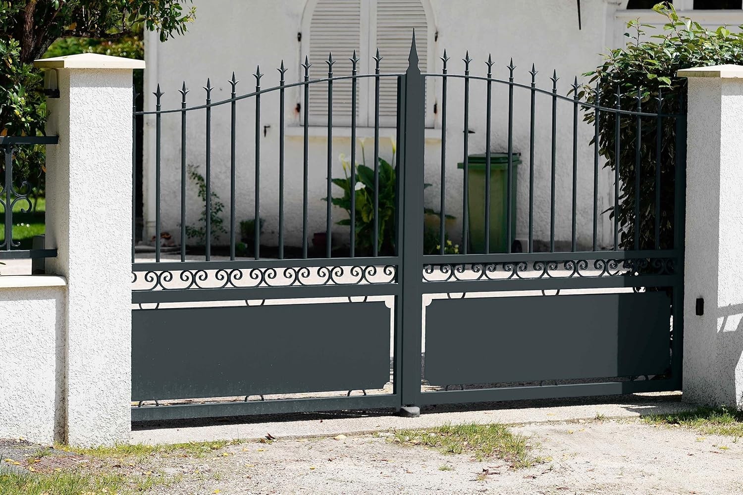 Peinture métal, peinture portail métal, peinture fer, peinture portail fer, peinture anthracite pour portail, peinture Tollens gris Choucas