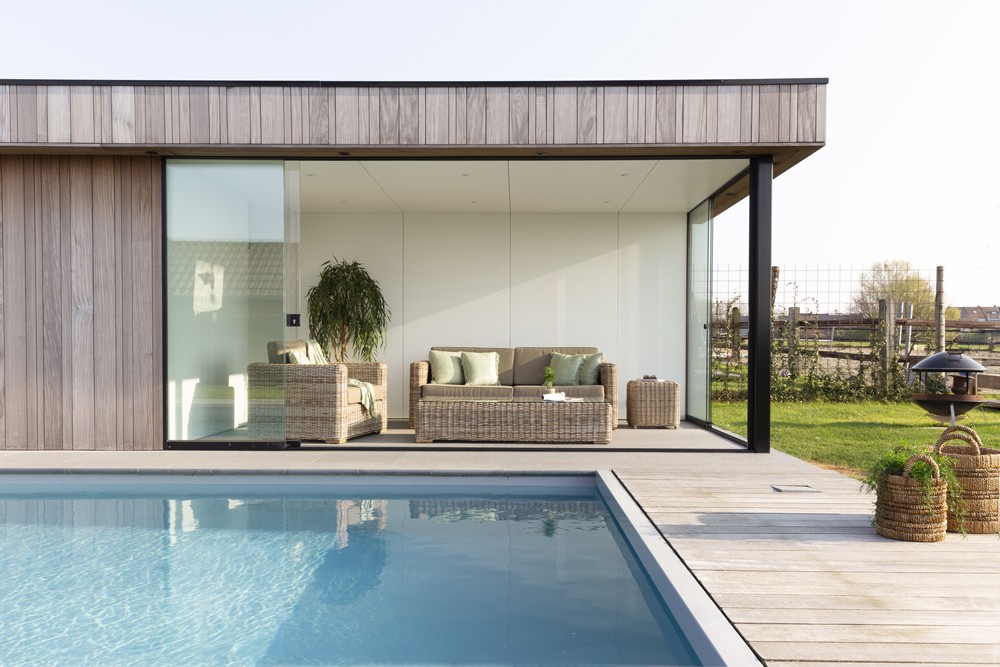 Maisons avec piscine et terrasse en bois extérieur, salon de jardin confortable Flamant, inspiration couleurs de peinture Tollens