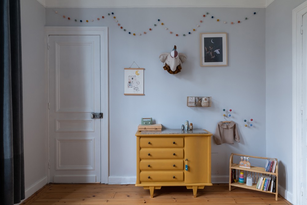 Peinture chambre d'enfant, peinture gris clair, peinture gris bleu, Gris lunaire Tollens chez lola.valerie