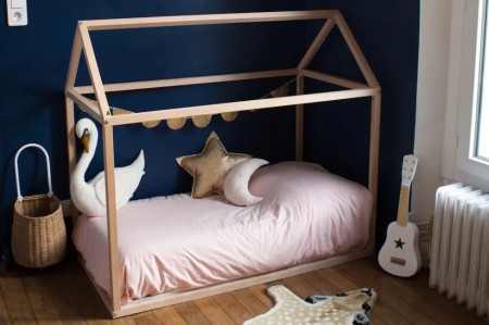 Chambre petite fille bleu foncé, peinture bleu foncé, collaboration Tollens et petitchampignondeparis