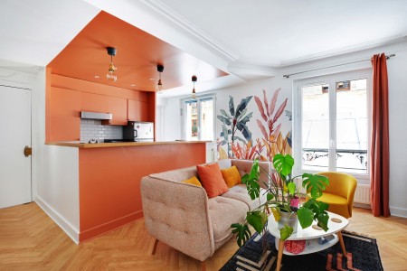 Cuisine orange, plafond peint orange, plafond peint pour délimiter un espace, photo Monsieur Peinture et Tollens