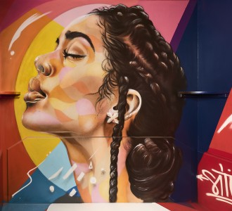 Cabine décorée par l'artiste Sitou dans le cadre du partenariat entre Tollens et Molitor