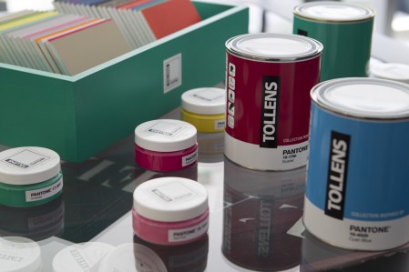 Partenariat Tollens et Pantone pour la fabrication de peintures teintées dans les couleurs uniques Pantone