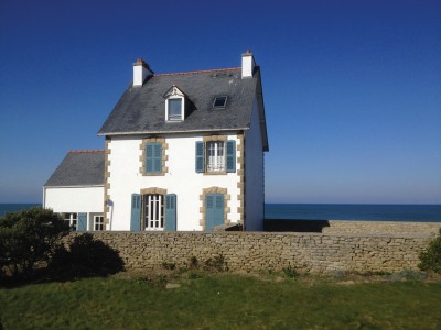 Façade maison France, Bretagne, Finistère, nuanciers régionaux, volets bleus