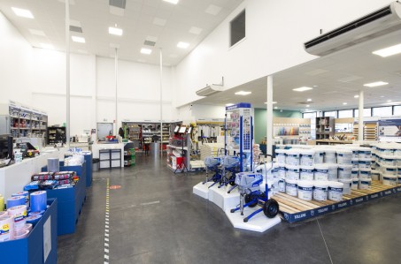 Int&eacute;rieur magasin de peinture TOLLENS ZOLPAN &agrave; Strasbourg, magasin de mat&eacute;riel pulv&eacute;risateur airless Strasbourg, EPI, v&ecirc;tement de professionnels Strasbourg