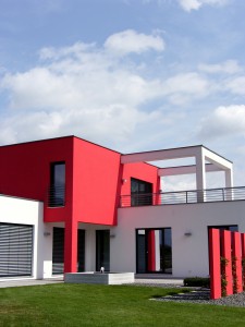 Façade maison design rouge et blanc, peinture Tollens, Urban Colors