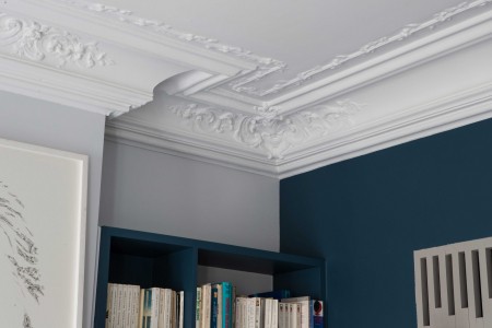 Plafond peinture mate avec moulures Tollens