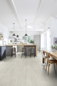 Cuisine et salle à manger tendance bois épuré avec un sol PVC Déco Collection Gallery de Tollens