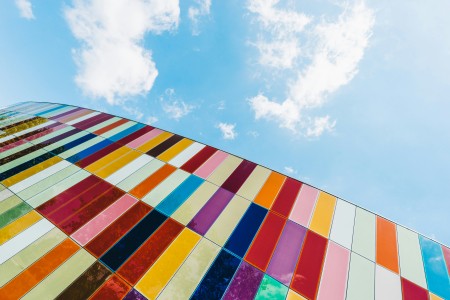 Mur en faïences de toutes les couleurs