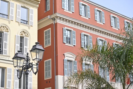 Couleurs de peinture pour les façades avec le Nuancier Cromology Façade et les peintures Tollens à Nice