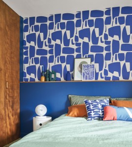 Papier peint tête de lit, papier peint bleu, papier peint géométrique bleu, papier peint vintage, Casadeco