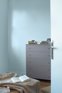 Couleur peinture chambre bleu clair, chambre bleu pale, peinture commode grise, TOLLENS