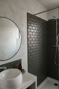 Peinture effet b&eacute;ton salle de bain, peinture carrelage gris anthracite, peinture carrelage TOLLENS, peinture effet b&eacute;ton gris blanc TOLLENS