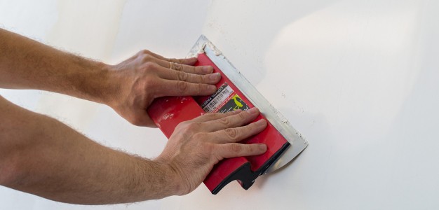 Artis application d'enduits de réparation et de lissage pour les murs