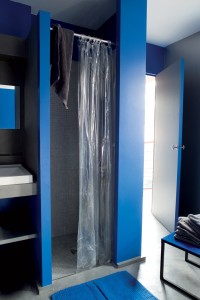 Peinture brillante pour la salle de bain teintée bleu indigo collection Etats d'Esprit de Tollens