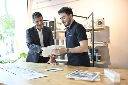 Conseils couleurs de peinture en magasin de peinture Tollens