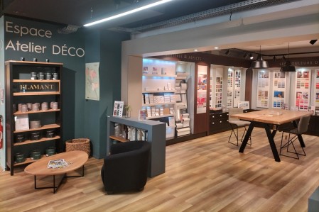 Conseils en décoration intérieur en magasin Tollens pour la peinture, le papier peint et le sol