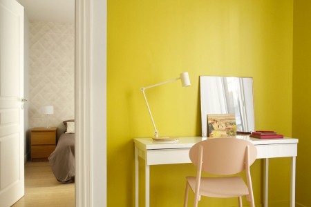 Bureau jaune teinte Buttercup, Pantone, peinture Tollens