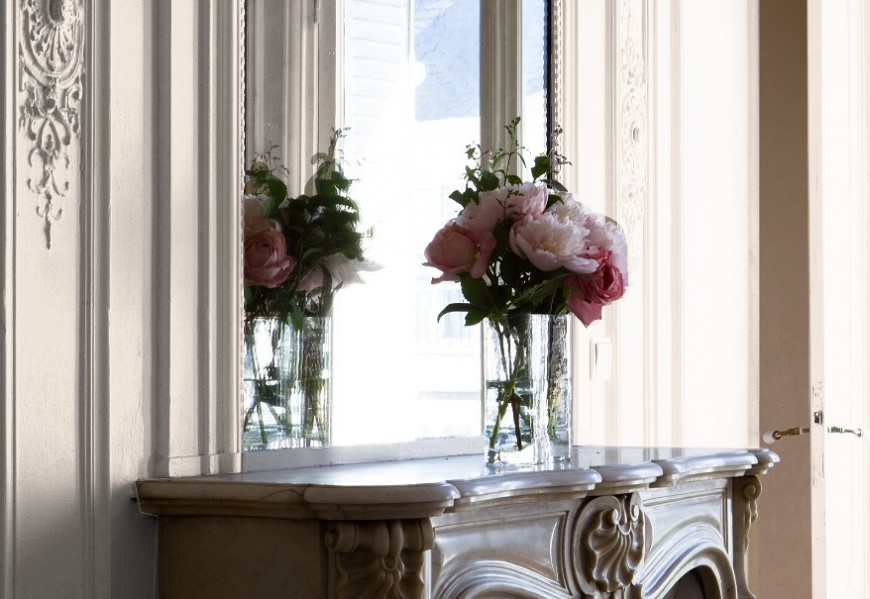 Moulure intérieur haussmannien, peinture rose très pale, teinte Confidence Tollens, simulation couleur Tollens