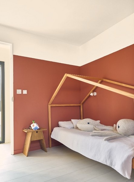 Chambre enfant terracotta et jaune orange très pale, teintes Mascotte et Beurre Salé, simulation couleur peinture