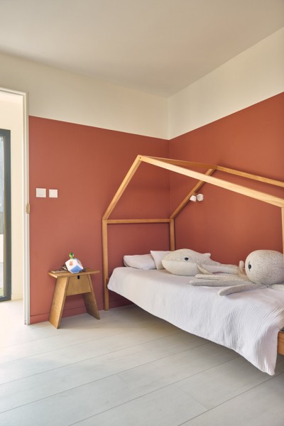 Chambre enfant terracotta, lit tente, peinture Tollens