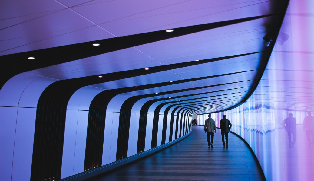 Metro londonien, lumière artificielle violette