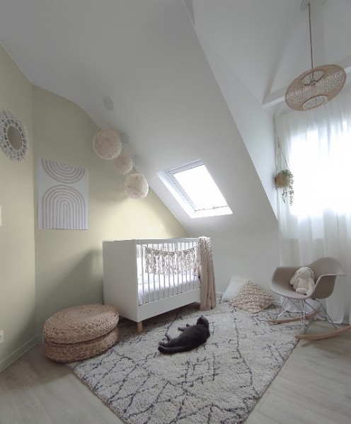 Peinture chambre bébé vert très pale, couleur Pina Colada Tollens, photo intérieur Eugénie Rapin, simulation couleur en ligne