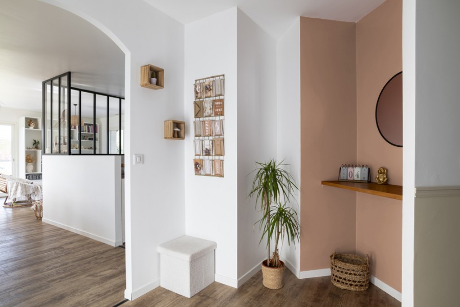 Peinture déco entrée marron Tollens, couleur de l'année Pantone 2025 Mocha Mousse