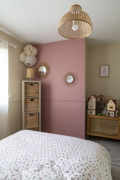 Chambre enfant rose poudré, peinture rose poudré, couleurs peinture Tollens, rose Victoria et beige nude Dune du pilat