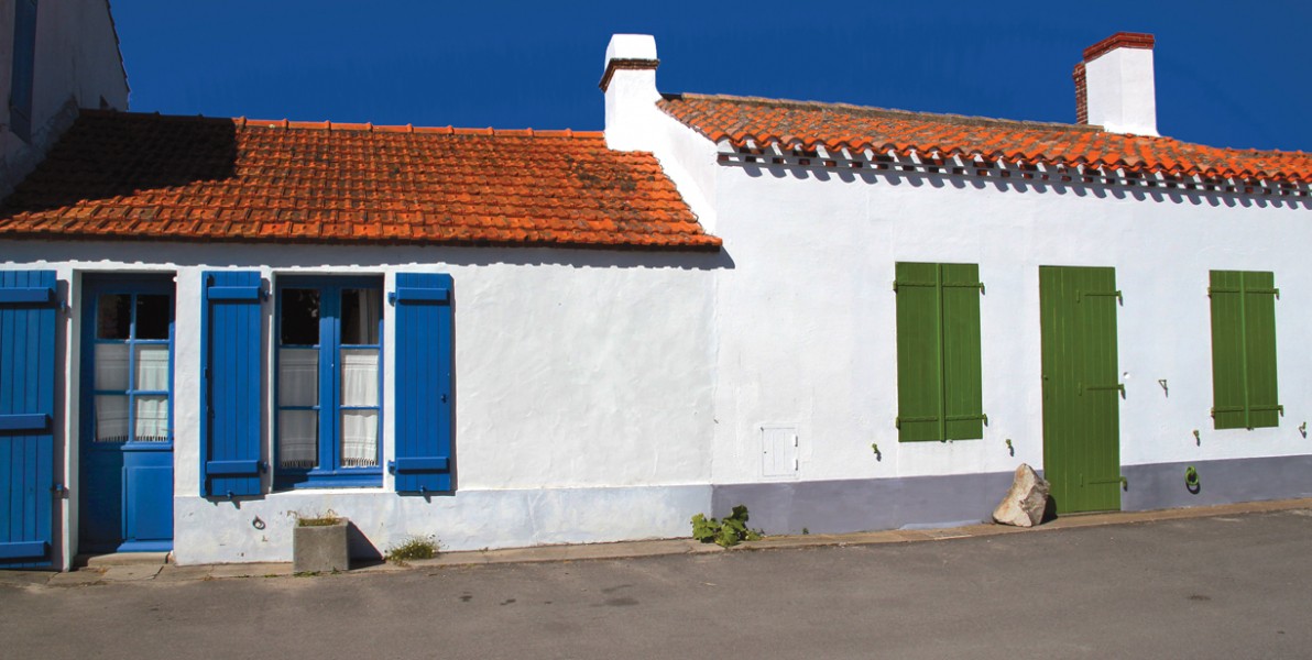 Façade maison France, Île de Ré, Oléron, Vendée, Charentes, nuanciers régionaux, volets bleus et verts