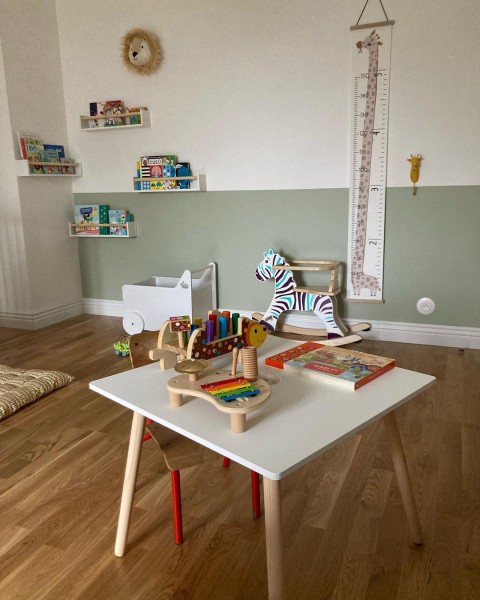 Chambre enfant verte, couleur Crocodile Tollens, crédit photos : monchantier_reno sur Instagram
