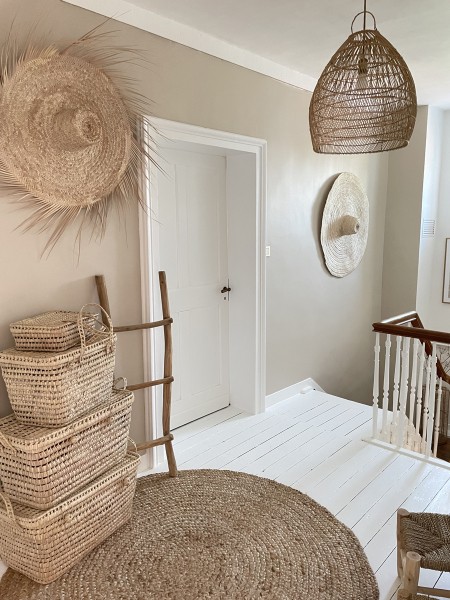 Pallier escalier beige nude, peinture beige, peinture nude, peinture grège, couleur Fossile Tollens, myyhome_emmy sur Instagram, peinture Icône+ Mat